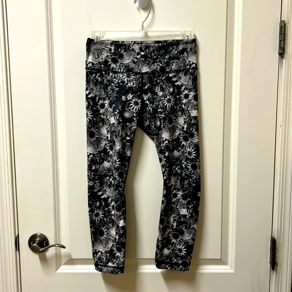 Adorable Lululemon leggingsgs